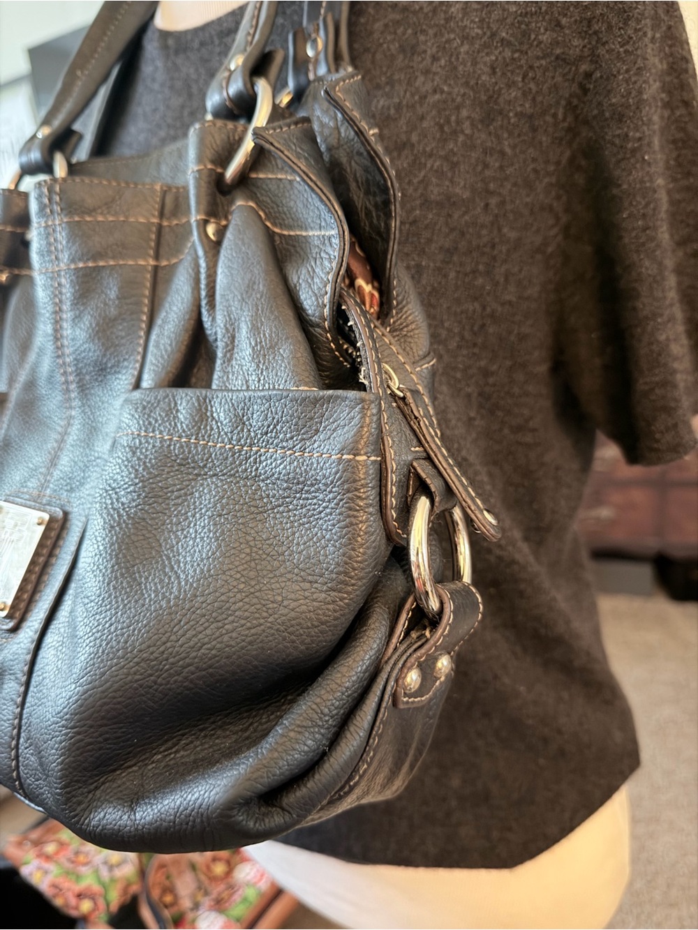 Tignanello Black Pebbled Leather Shoulder Bag with Silver Plaque - Picture 4 of 8